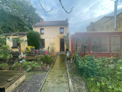 Maison une chambre avec grand terrain